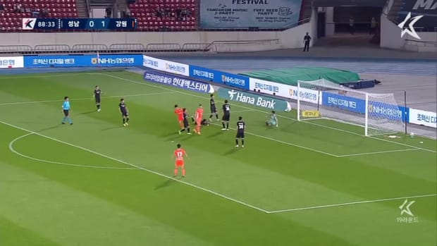 Jung Seung-yong's nutmeg and brilliant solo goal